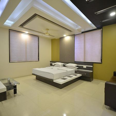 Hotel Radhe Krishna Solapur Ngoại thất bức ảnh