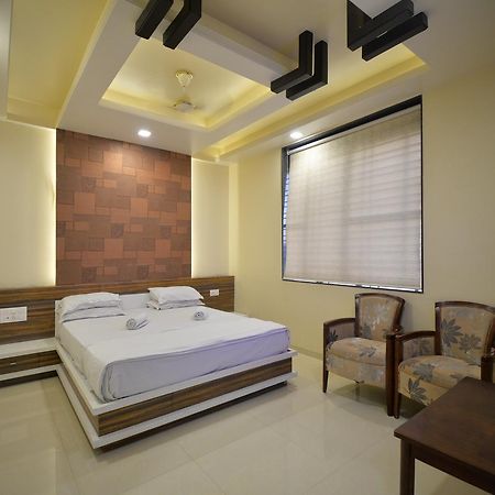 Hotel Radhe Krishna Solapur Ngoại thất bức ảnh