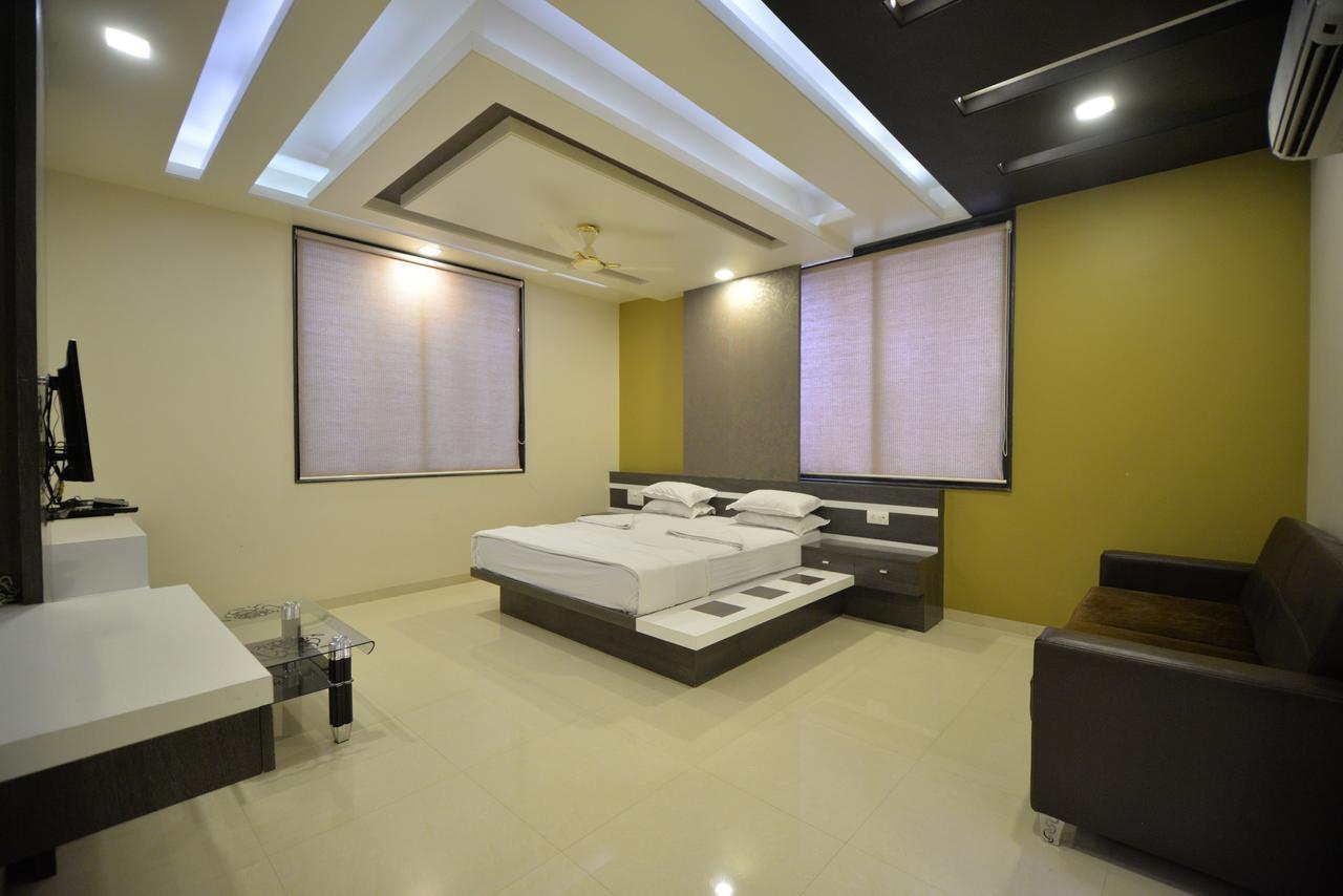 Hotel Radhe Krishna Solapur Ngoại thất bức ảnh