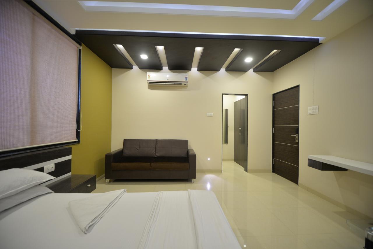 Hotel Radhe Krishna Solapur Ngoại thất bức ảnh