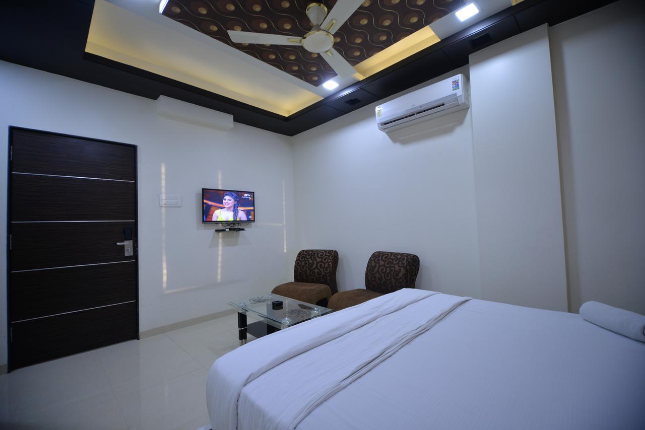 Hotel Radhe Krishna Solapur Ngoại thất bức ảnh