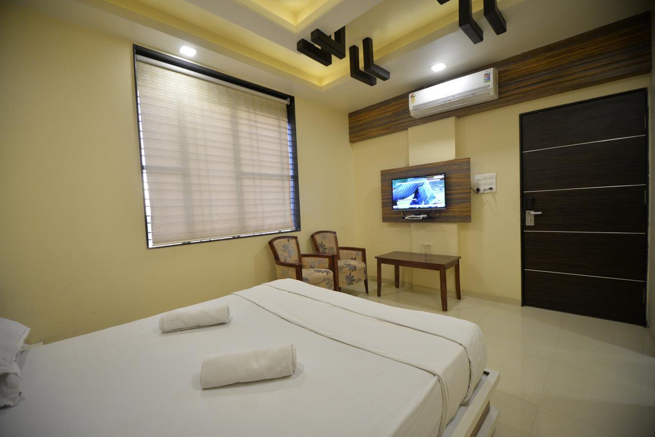 Hotel Radhe Krishna Solapur Ngoại thất bức ảnh