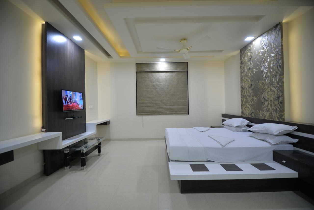 Hotel Radhe Krishna Solapur Ngoại thất bức ảnh